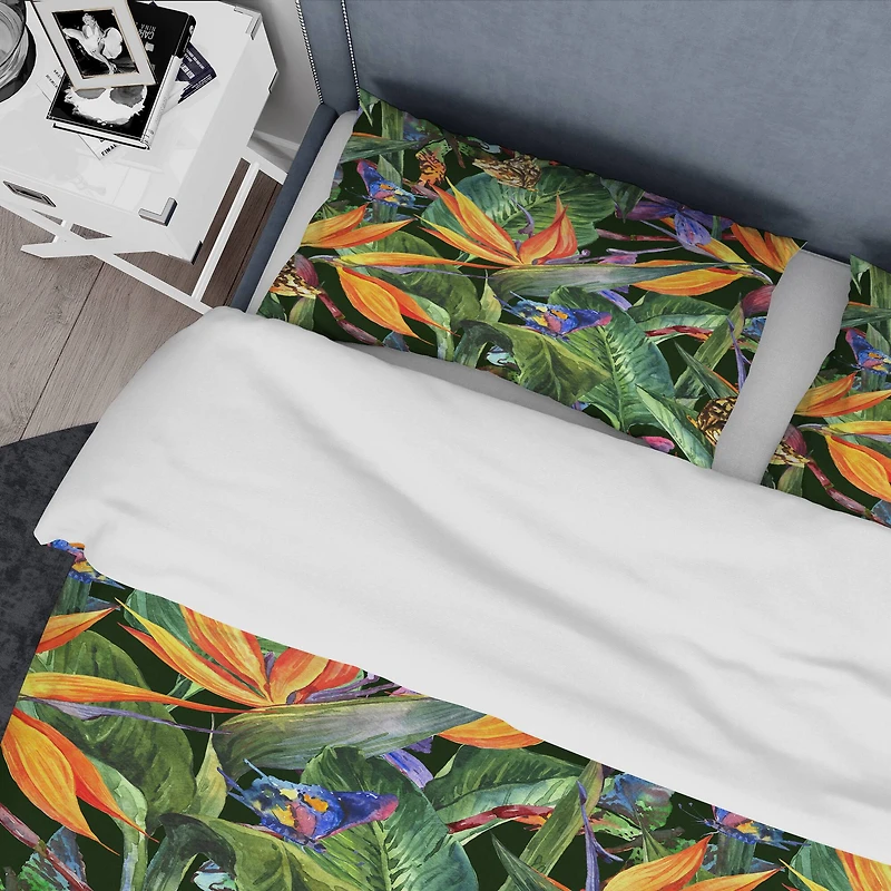 Designart 'Tropical Pattern with Exotic Flowers' Tropical Bedding Set