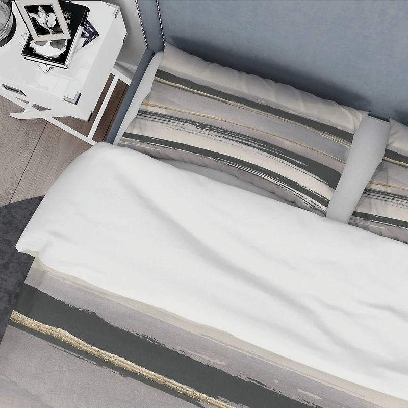 Designart 'Glamorous Morning Fog III' Glam Bedding Set