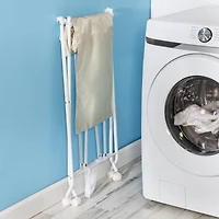 Honey Can Do White/Natural Single Bounce Back Hamper with Wheels and Lid