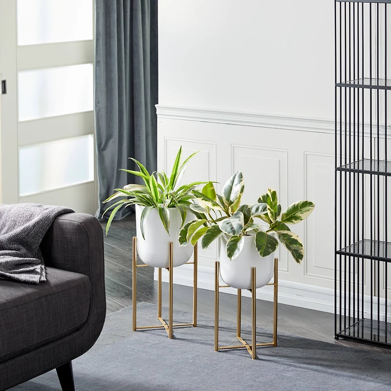 CosmoLiving by Cosmopolitan Set of 2 White Metal Contemporary Planter, 20", 22"