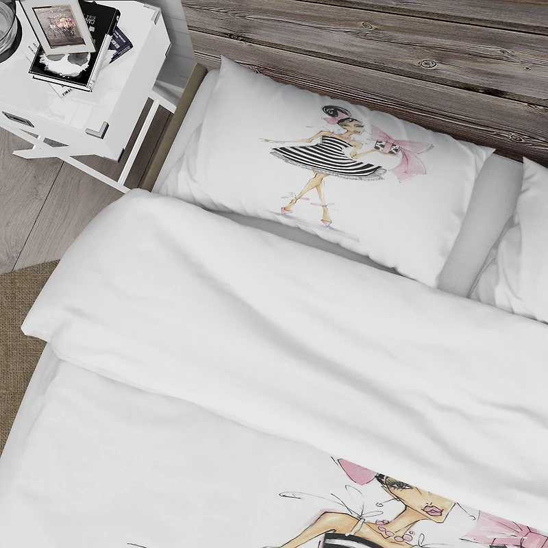 Designart 'Girl Holding a Gift' Glamour Bedding Set