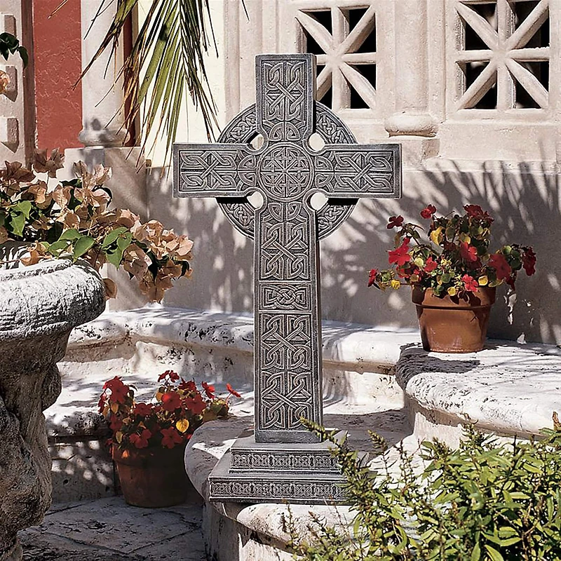 Design Toscano Bannockburn Celtic Cross Sculpture