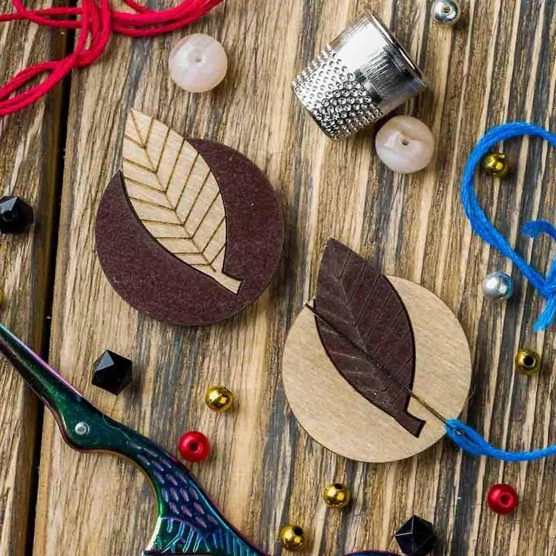 Wonderland Crafts Leaf Double-Sided Magnetic Needle Holder