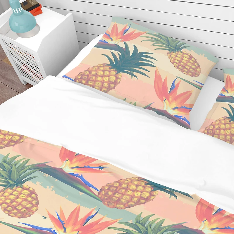 Designart 'Tropical Exotic Flowers & Pineapple Pattern' Tropical Bedding Set