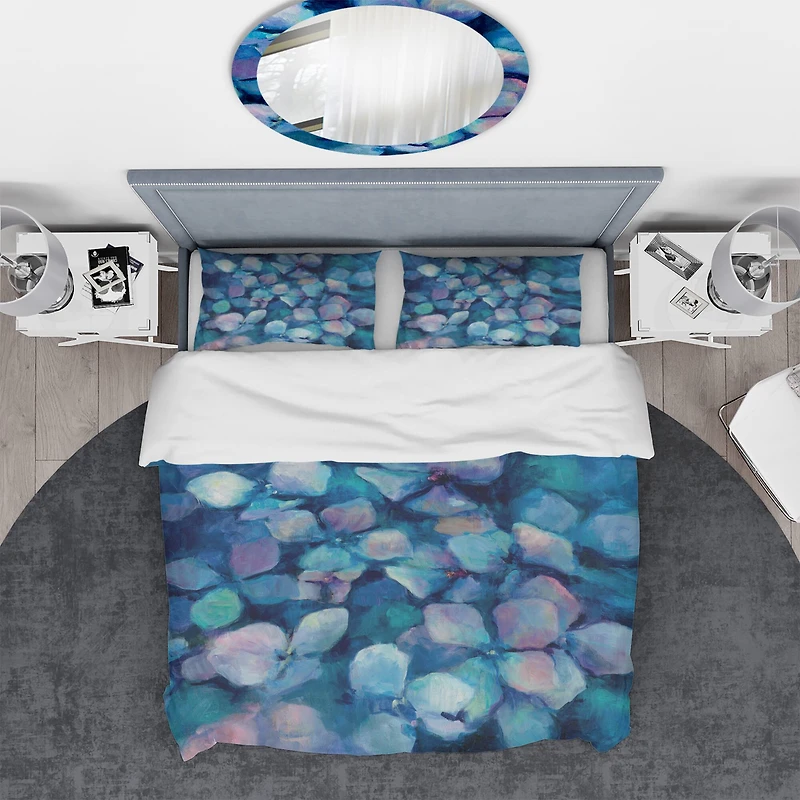 Designart 'Abstract Blue Flower Petals' Geometric Bedding Set