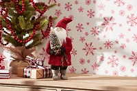 15" Standing Santa Décor