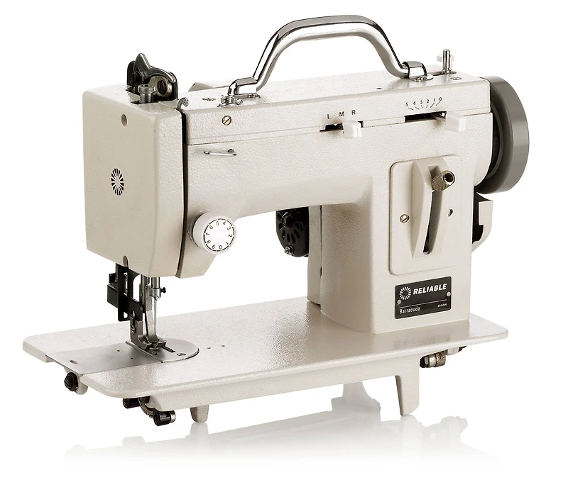 Barracuda 200ZW Sewing Machine with Craftsman Kit