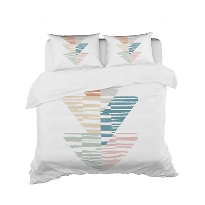 Designart 'Watercolor Geometric Triangle III' Geometric Bedding Set