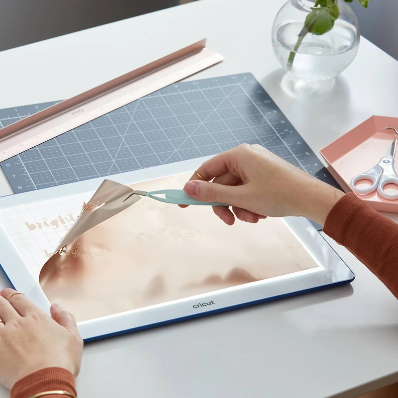 Cricut® BrightPad Go™ Weeding Bundle