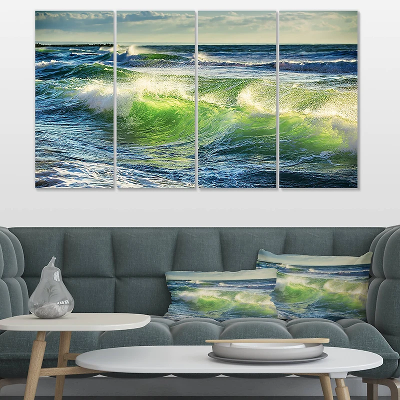 Designart - Sunrise and Shining Waves in Ocean