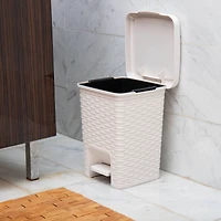 Mind Reader Ivory Step Bathroom Wastebasket Trash Garbage Can