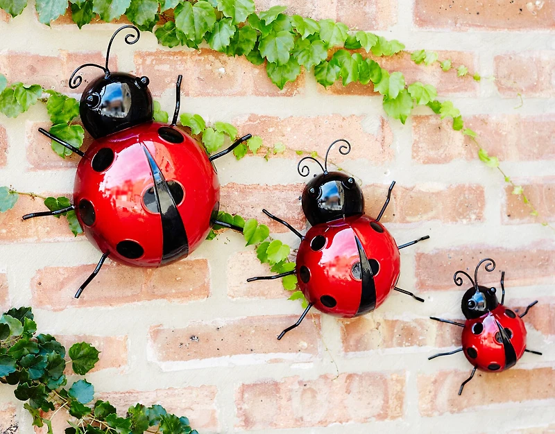 Metal Ladybug Garden Décor Set