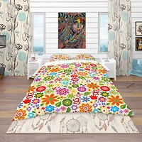 Designart 'Retro Flower Pattern' Bohemian & Eclectic Bedding Set