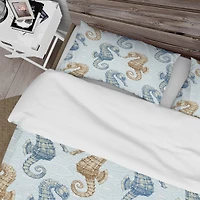 Designart 'Sea horse couple in deep sea' Coastal Bedding Set