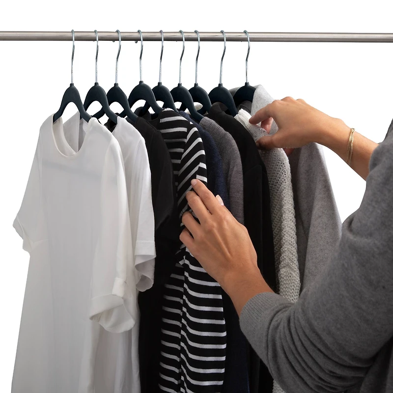 Simplify Super Slim Velvet Huggable Hangers