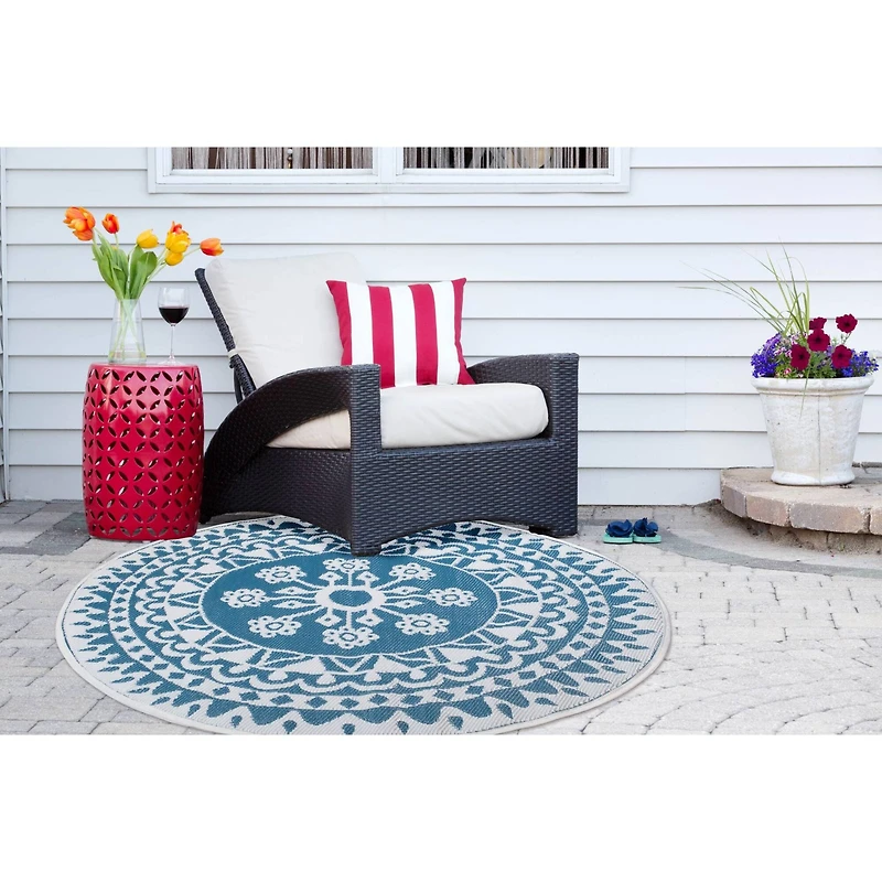 DII® Round Blue Floral Outdoor Rug, 5ft.