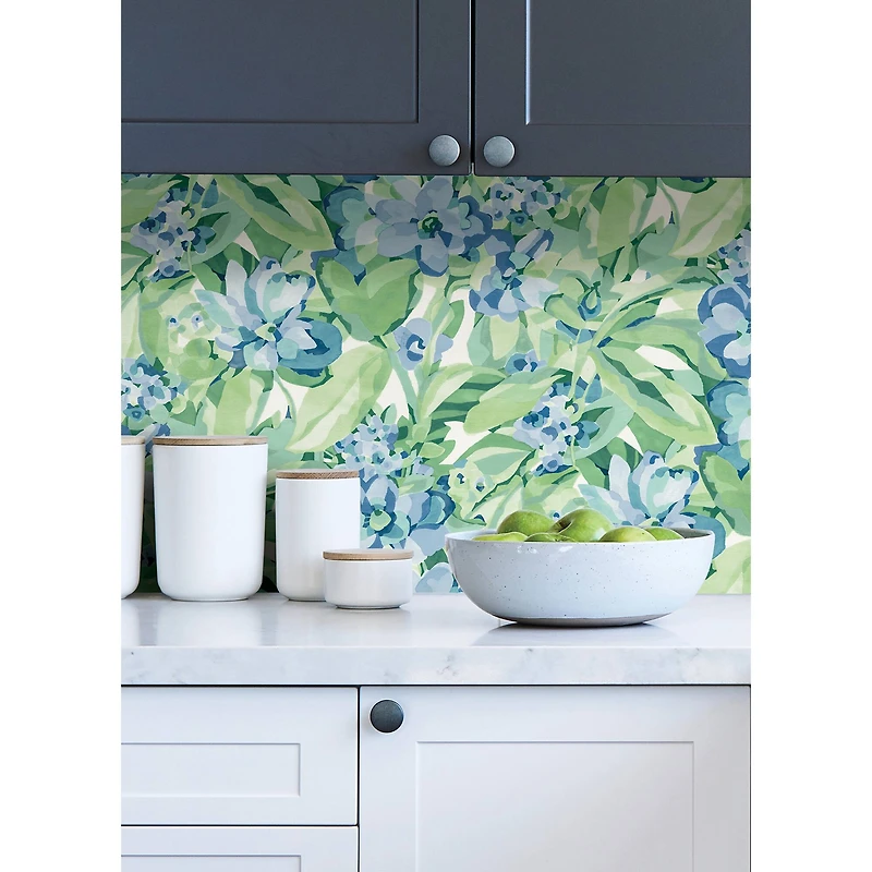 Caroline et Bettina Heather Belles Fleurs Peel & Stick Wallpaper