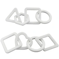 CosmoLiving by Cosmopolitan 15" White Chain Sculpture Set