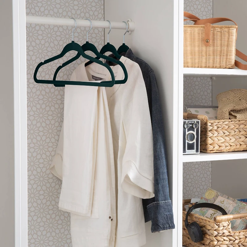 Simplify Super Slim Velvet Hangers with Gold Hook