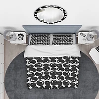 Designart 'Black Circles on White Background' Modern & Contemporary Bedding Set
