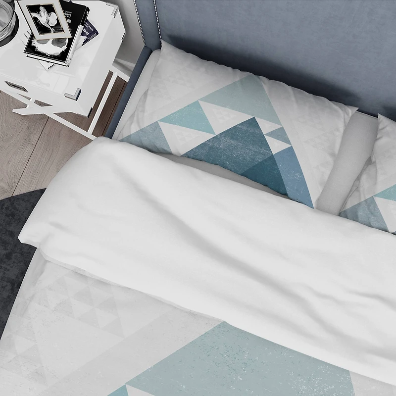 Designart 'minimal Triangles III Blue' Geometric Bedding Set