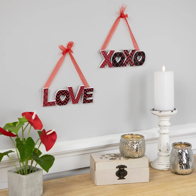 Wooden LOVE & XOXO Valentine's Day Wall Décor Set
