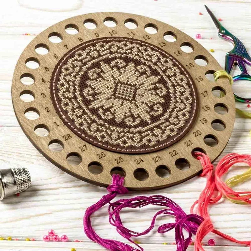 Wonderland Crafts Fair Isle Flower Thread Organizer Embroidery Kit