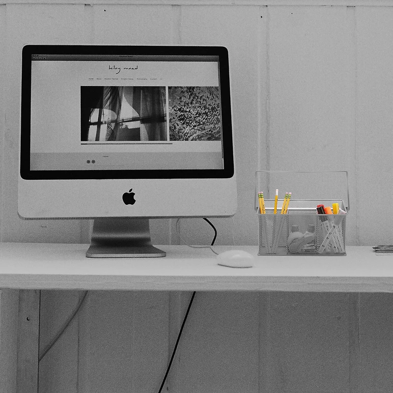 Mind Reader Metal Mesh Storage Basket with Handle