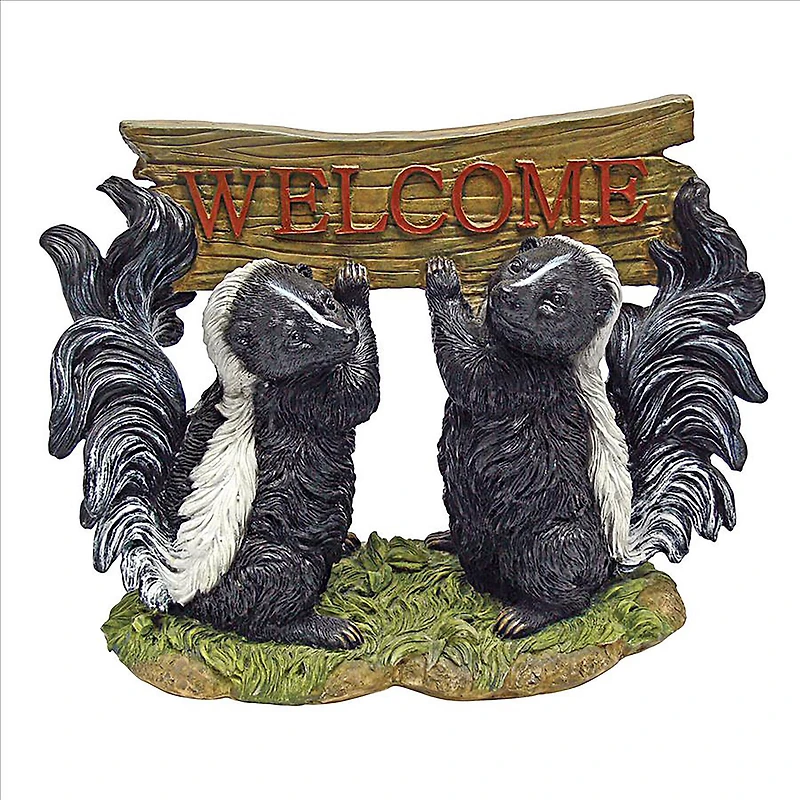 Design Toscano Something is in the Air Skunk Welcome Statue
