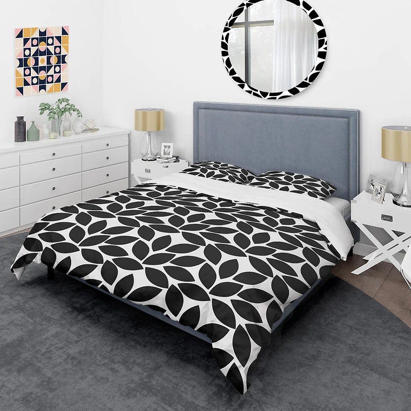 Designart 'Monochrome Geometric Pattern XII' Mid-Century Duvet Cover Set