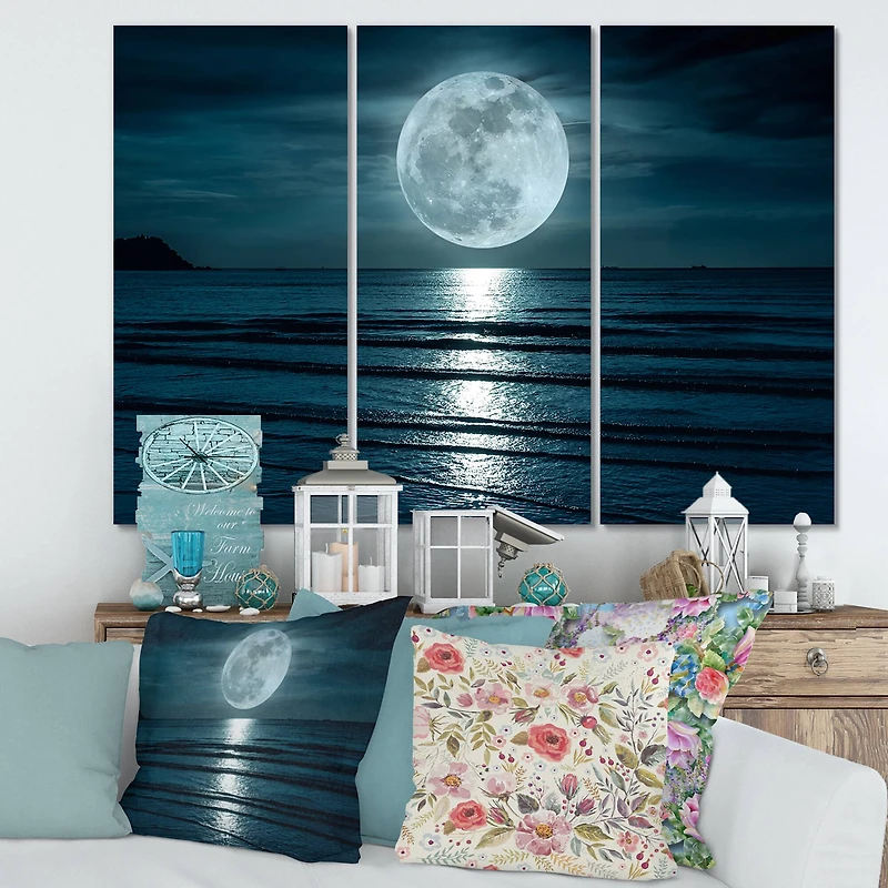 Designart - Super Moon Over The Sea I