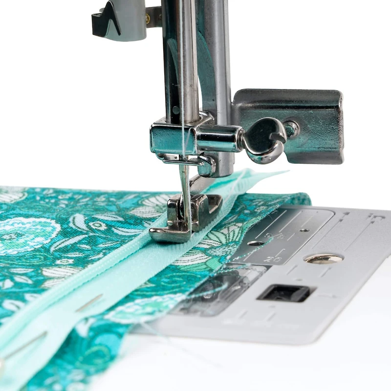 SINGER® Vertical Needle Zipper Foot