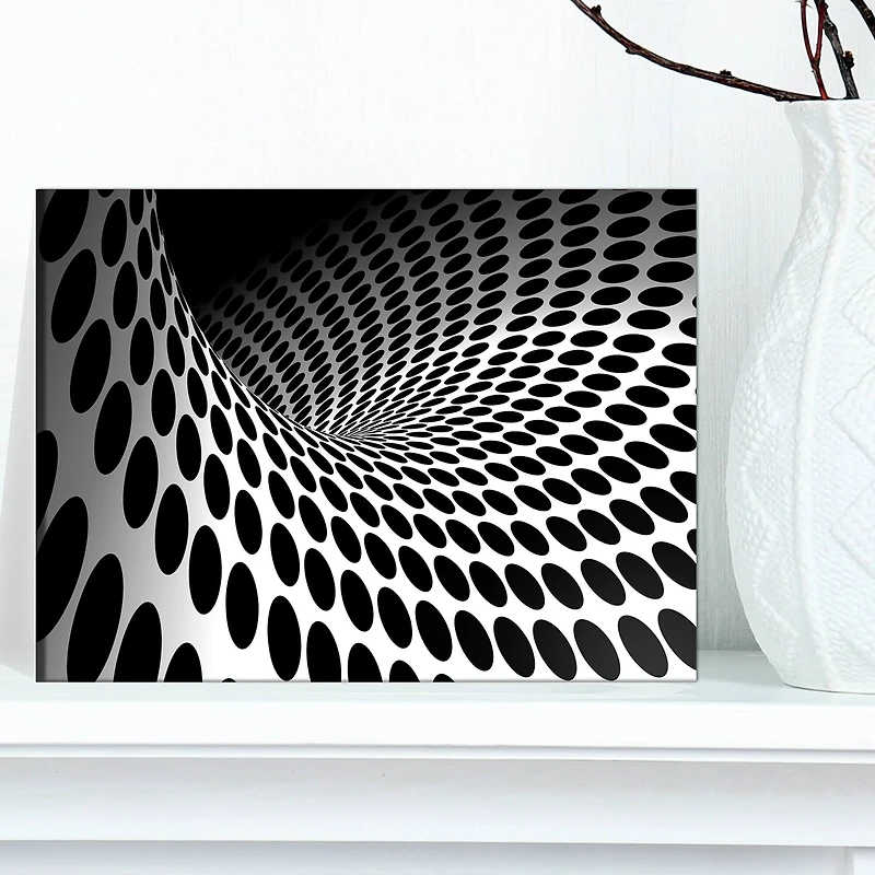Designart - Waves and Circles Black n’ White