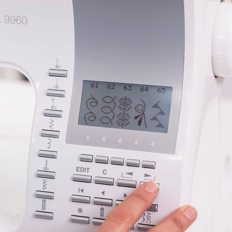 SINGER® 9960 Quantum Stylist™ Computerized Sewing Machine