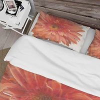 Designart 'Vivid Red Daisy' Traditional Bedding Set