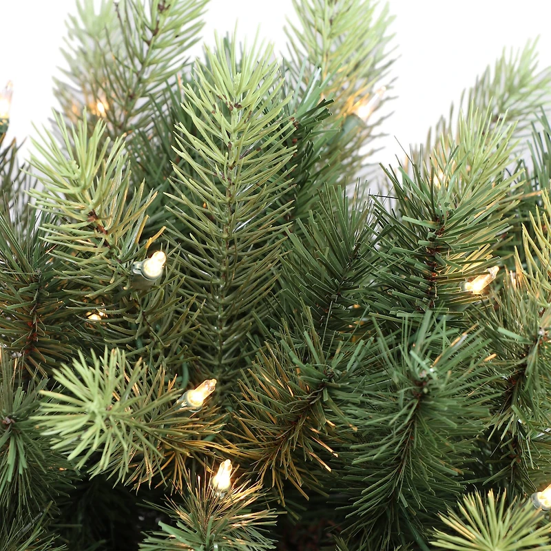 7.5ft. Pre-Lit Middleburry Spruce Artificial Christmas Tree, Clear Lights