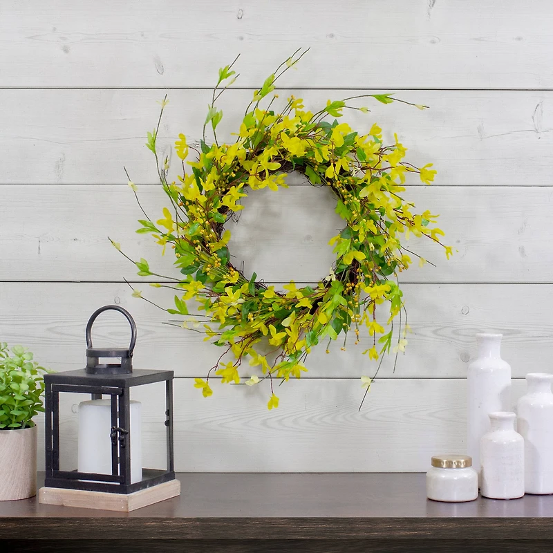 20" Yellow Forsythia & Leaves Artificial Spring Floral Wreath