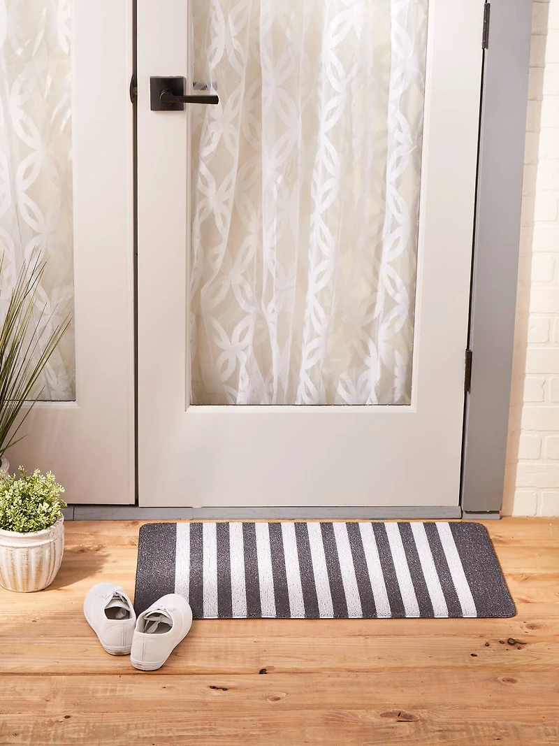 DII® Black & White Stripe Tufted Mat