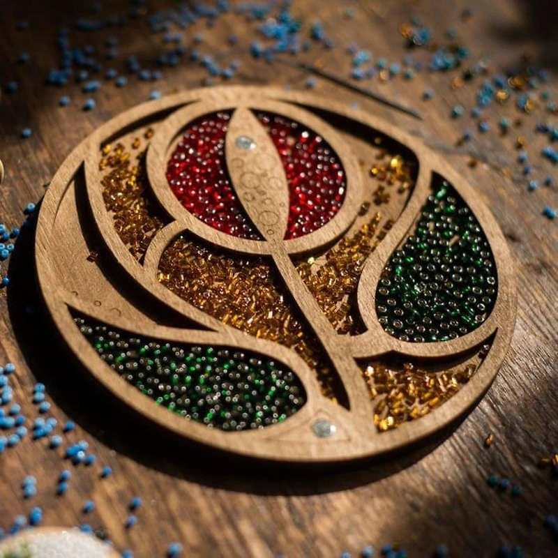 Wonderland Crafts 5.5" Flower Bead Organizer with Transparent Cover