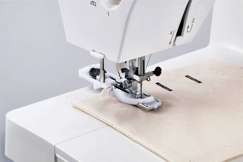 Janome 1522-BL 22-Stitch Mechanical Sewing Machine with Wide Sewing Bed