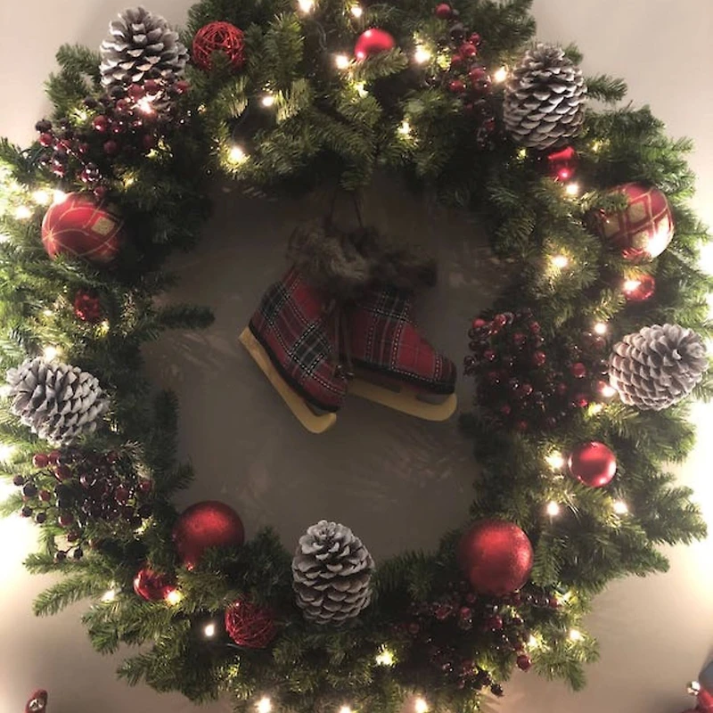 20" Canadian Pine Artificial Christmas Wreath