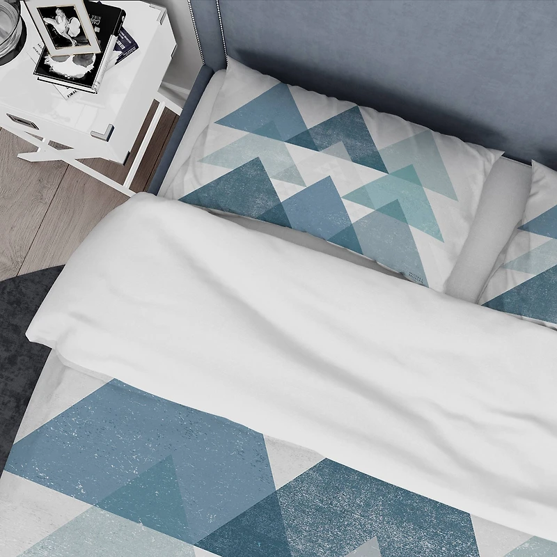 Designart 'minimal Triangles IV Blue' Geometric Bedding Set