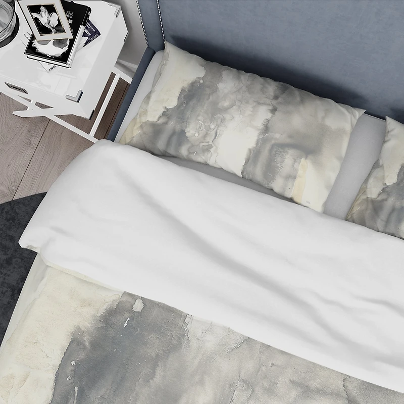 Designart 'Gold Glamour Direction I' Geometric Bedding Set