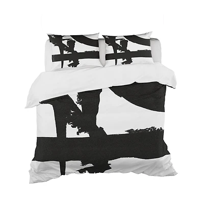Designart 'Black & White Crossing Paths I' Geometric Bedding Set