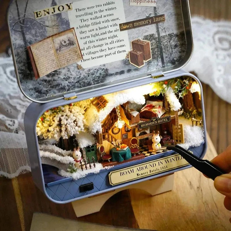 Wizardi Miniature Roombox: Roam Around in Winter
