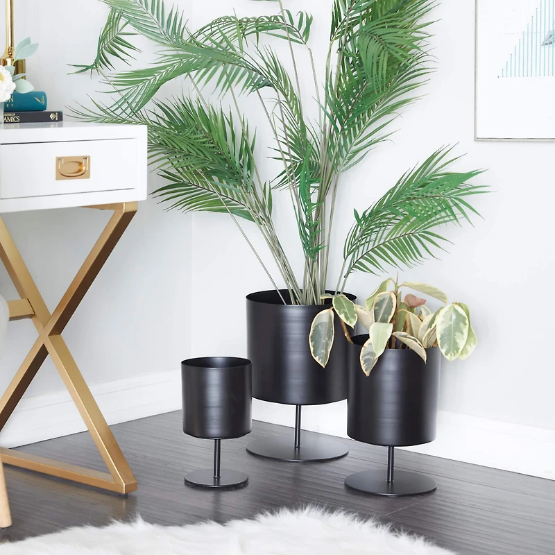 The Novogratz Black Modern Planter, Set of 3" 14", 12", 10"