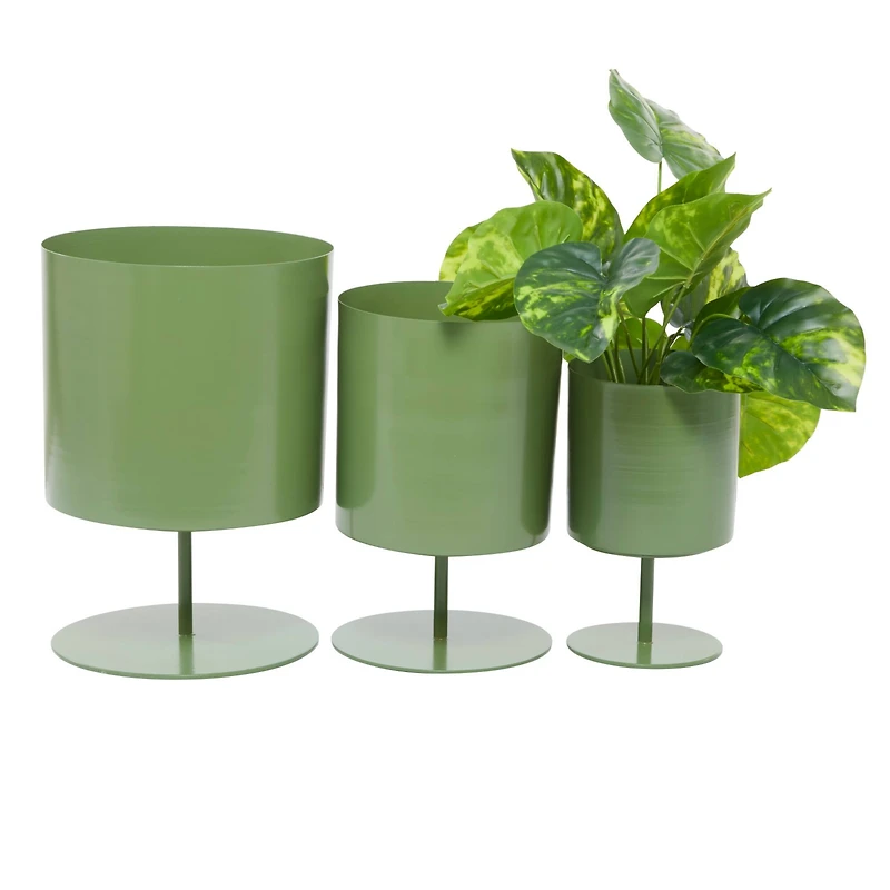 The Novogratz Green Modern Metal Planter Set