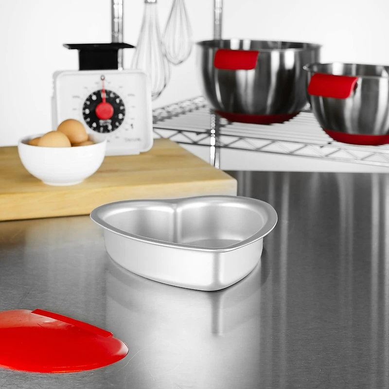 Fat Daddio's® ProSeries 6" x 2" Heart Cake Pan