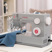 SINGER® HD4452 Heavy Duty Sewing Machine