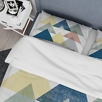 Designart 'Geometrical Composition Triangles II' Geometric Bedding Set